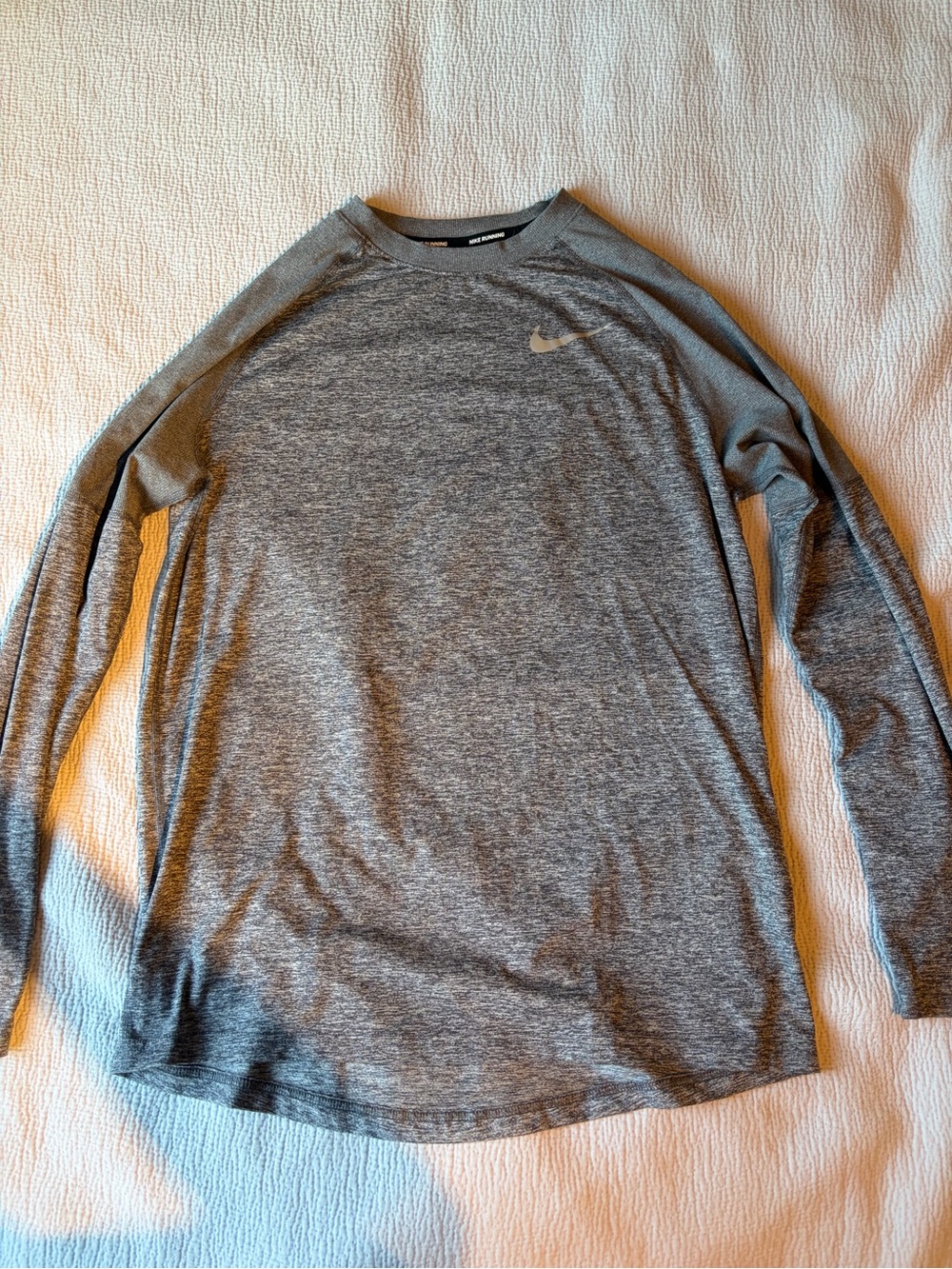 Nike Men's Heather Gray Long-Sleeve Athletic Tee